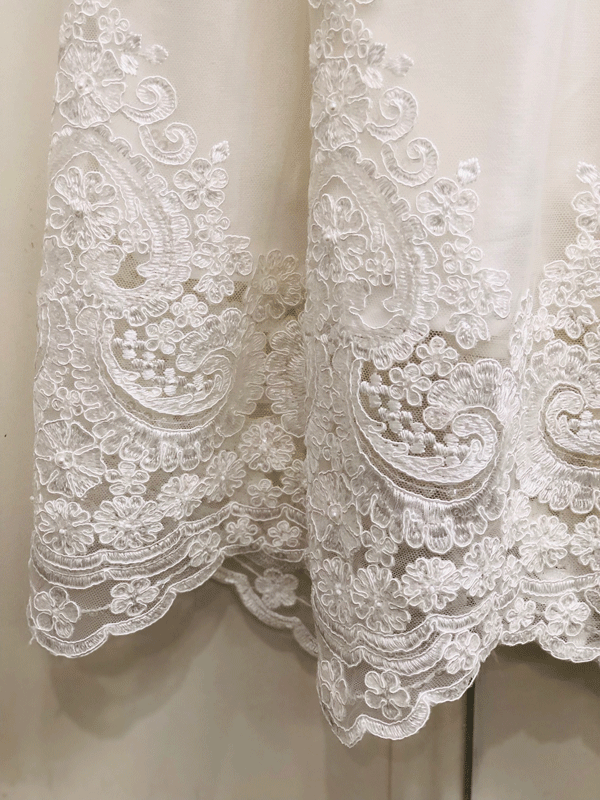 https://giftables.com.au/wp-content/uploads/2022/11/Silk-Lace-Beaded-Gown-4.gif